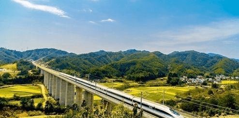 交通避坑指南：高铁到黄山再转？我赌你不知道这条“村村通”巴士
