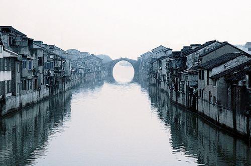 夜幕下的无锡，灵动的水韵