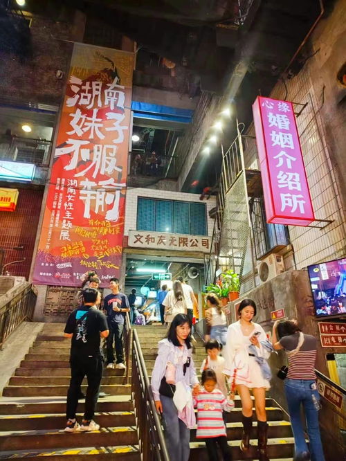 二、 口岸地下广场：迷宫般的美食江湖