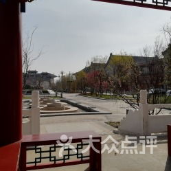 二、 古城的魅力：历史与现代的交融