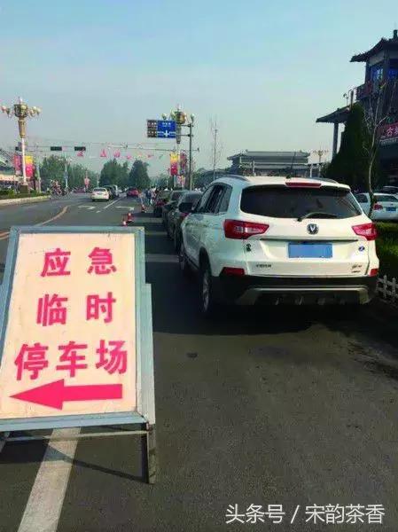 #3 人力三轮车乱停乱放 —— 这不是艺术装置，是违规现场！