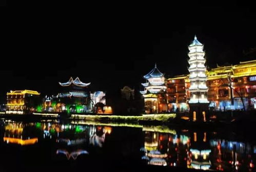 凤凰古城：夜晚比白天更真实