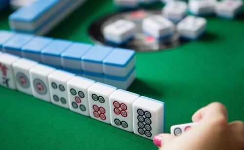 打破运势瓶颈：麻将运气的暗地解密