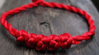 关于红绳子的都市传说