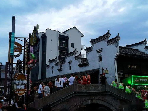 1. 品尝地道较小吃
