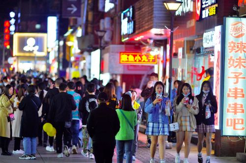 青岛是一个以海鲜美食而闻名的城市