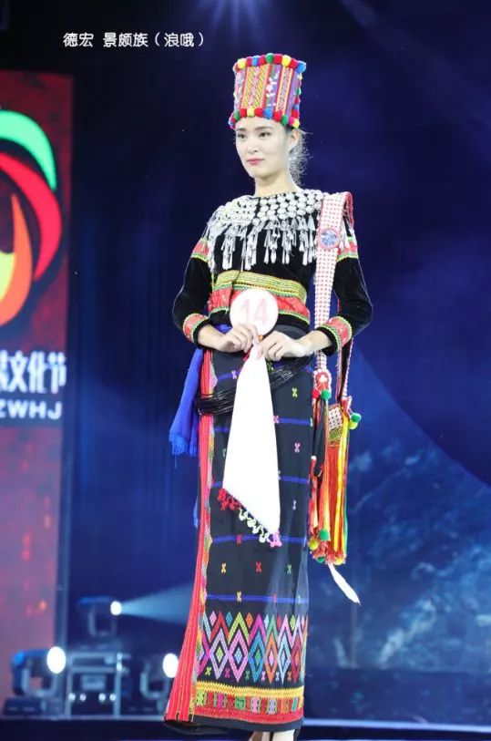 布朗族服饰：民族风潮爆款，非遗传承时尚！