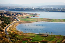 b) 熙地港（时尚氛围）