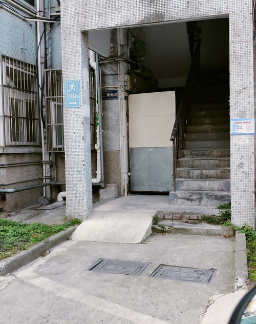 一、城市化搞那么快，楼梯口都成啥样了？