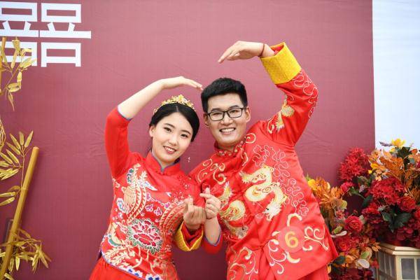 “安庆婚俗新风尚：传统婚典，现代演绎，爆款融合之美！