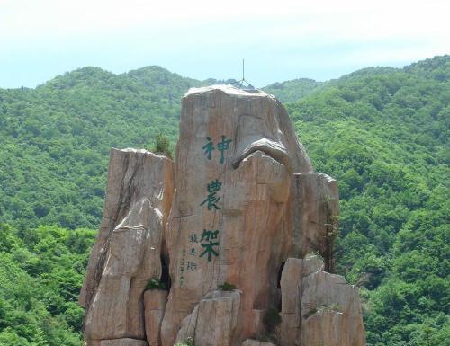 一、 初到神农架——炎热闹与寂静交织的奇怪体验