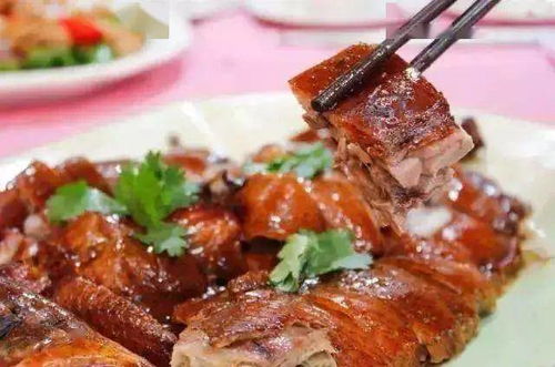 脆皮烧鹅：金黄诱惑下隐藏的不止肉香