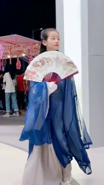 朵朵罗衣翩翩少年，这翩翩少年是谁呢？（一个极其糟糕的起名文章）