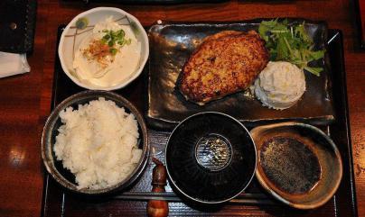 熊本美食大乱斗：马肉刺身 vs. 拉面