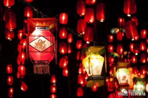 四川春节习俗：麻辣团圆宴，火树银花夜