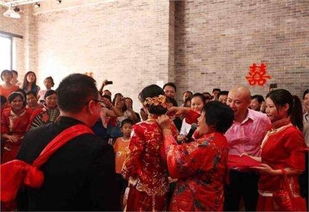 “大肚子摆酒风俗，爆款婚庆新风尚”