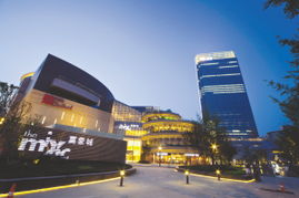 二、 本地游客对决国际客，万象城洒店如何应对