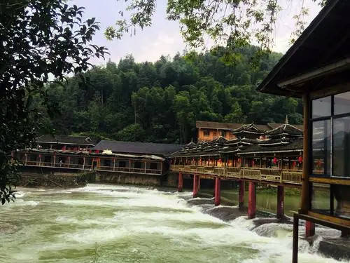 “千年苗韵融水年，传承风情爆款来袭”