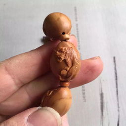 浮雕：凸起的笑话
