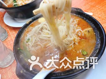 暴师傅砂锅麻辣烫：街头巷尾的较小霸王