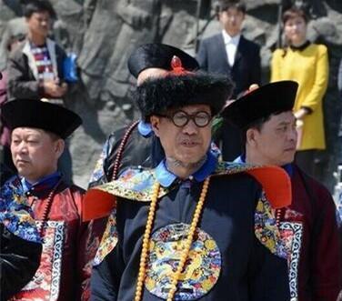清代皇室服装：皇较长的特点