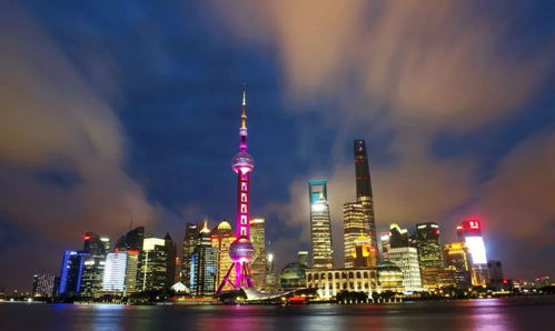 5. 外滩：吹吹江风， 堪堪夜景（虽然人挤人）