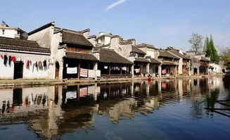a) 早晨：起床+早餐+前往青浦古镇