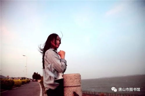 假装被偷拍，实则摆拍