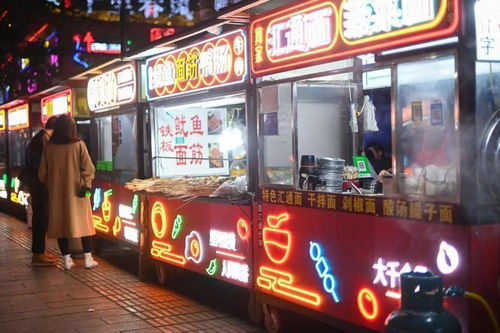 恒大夜市：热闹非凡的美食天堂