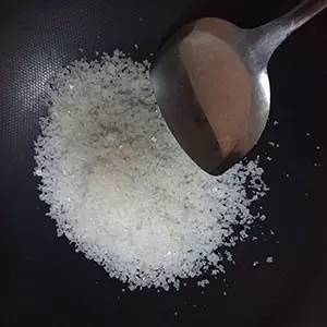 床下放粗盐有什么说法,床下放粗盐有什么说法