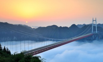 bridge under  moon?老子看见 bridge under  ghost!