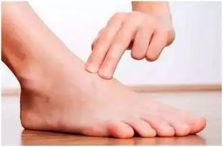 后背正中的胎记：靠山很硬？