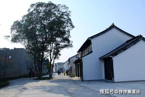 门口摆放破烂物品会对家宅风水产生不良影响吗？