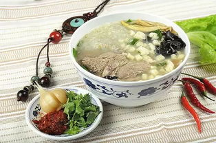 1. 羊肉泡馍：灵魂担当