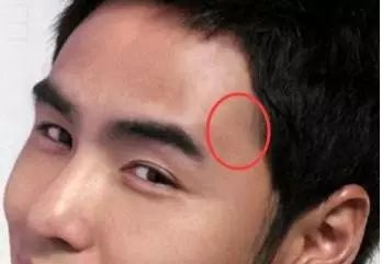 额头浑厚与面颊丰满