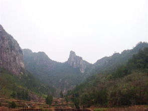 十二峰: 山峰林立