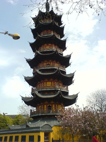 龙华寺与晚钟：悠扬的回响