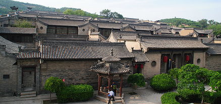 古建筑群的历史持续发展保密——从宗祠到庙宇，从商铺到民居，一切都藏着故事。
