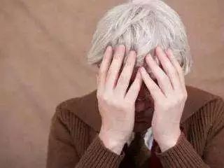 家里轮流生病且老人白发风水问题，是何风水原因导致？