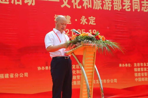 现场直击：领导讲话时天花板在漏水？！