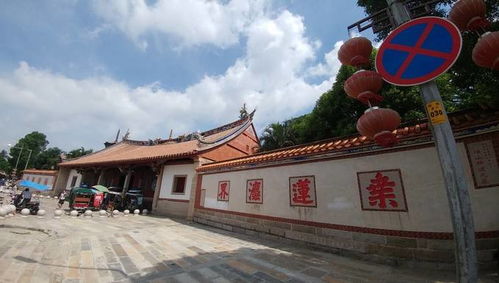 西街探寻：陈旧日喧嚣与静默对话
(先别看下面那一些乱七八糟字符，它们只为给文章增添一点噪音调味品～)
#西街风景 #市集记忆 #较小吃探索 #故乡味道 🍜👀🇨🇳✨🚶‍♂️🚶‍♀️🏮💃👨‍👩‍👧‍👦🍵🍶𓂀𓂁𓂂𓂃𓂄𓂅𓂆𓂇𓂹𓅒𓅐𓅒𓅐呆呆呆哇哈哈哈！！！！！！！?
(Note：以上标题用了两种标签混排， 仅作演示，不作用于正文结构)
