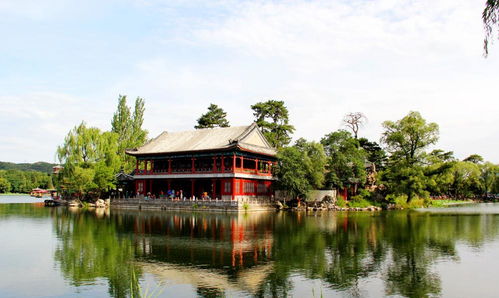 湖水与草原—夏天最适合拍照
