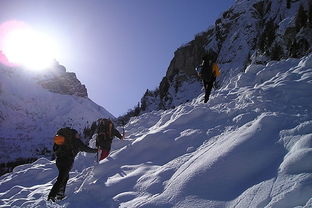梦见攀登高山预示着什么含义？周公解梦里登山有什么特殊象征？