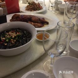 二、荔枝广场的时尚崭新姿：都市的味道