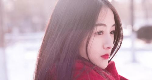 哪些八字女命性格内向，偏爱安静，拥有独特气质？