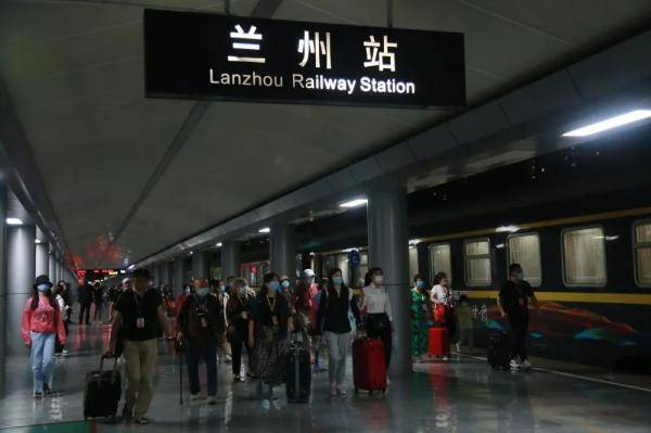 四、 第二天——张掖：彩色岩层里的童话世界