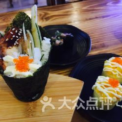一、周末的迷思与美食的救赎