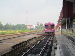 2、 火车——缓慢缓慢走，看风景
