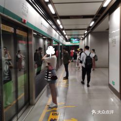 交通运输怎么解决呢？地铁最方便啦!