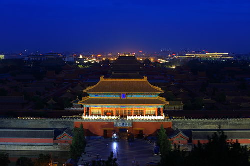 2. 故宫的夜色：诉说着无尽的秘密与孤独